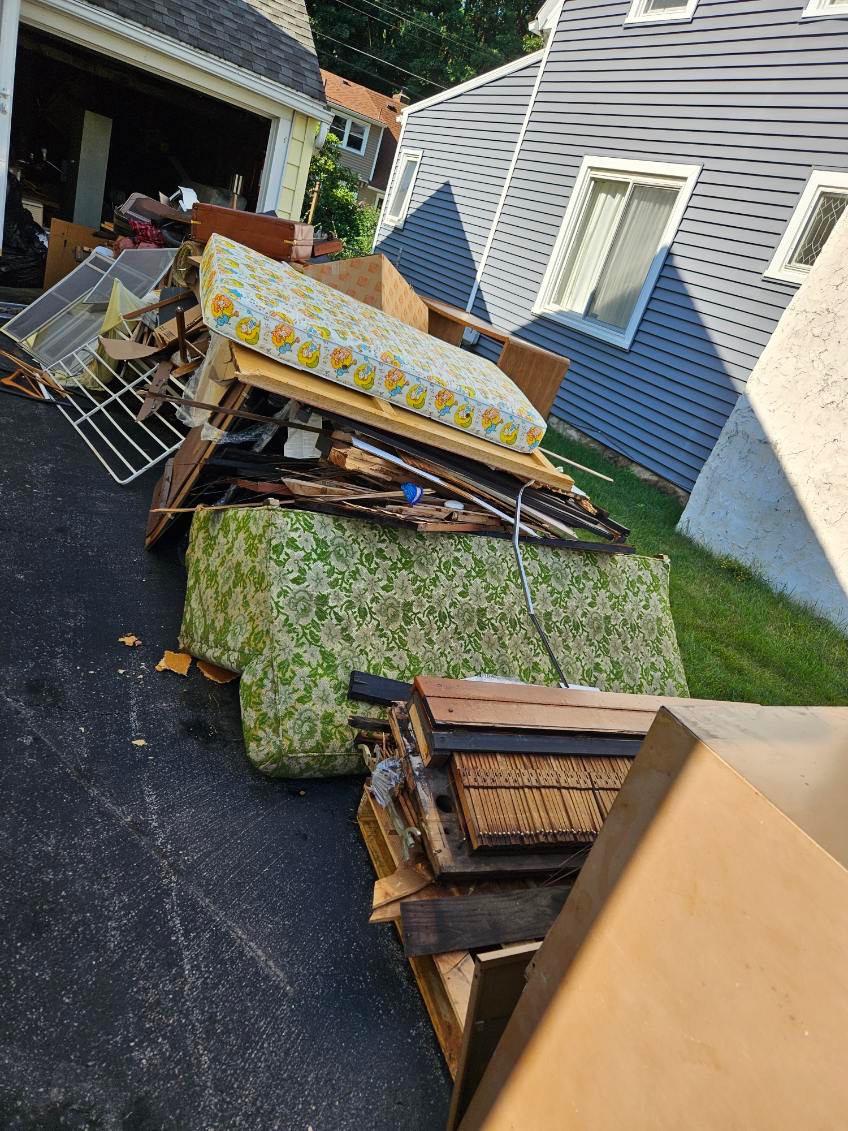 Junk Removal Apartment Management