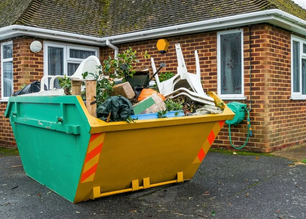 Yard Waste Pickup and Disposal Service